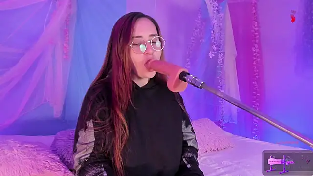 centaurigirl online show from April 29, 2026, 4:05 am