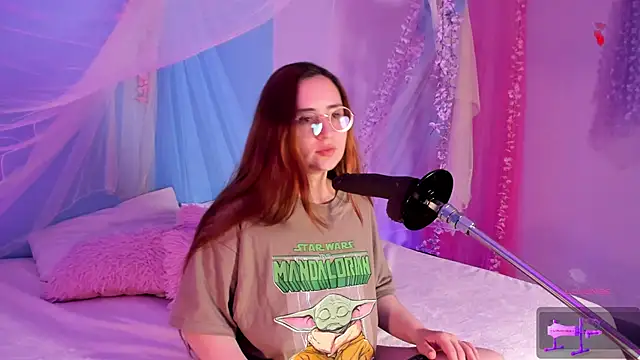 centaurigirl online show from April 22, 2026, 3:46 am