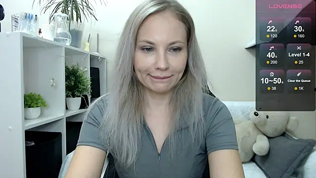 Snapshot of Sunny_bunny6 chatting on October 10, 2025, 5:52 am Sunny bunny6 online show from October 10, 2025, 5:52 am