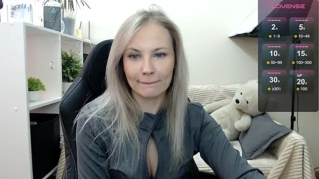 Snapshot of Sunny_bunny6 chatting on October 27, 2025, 4:57 am Sunny bunny6 online show from October 27, 2025, 4:57 am