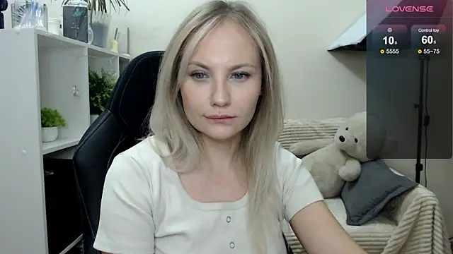 Snapshot of Sunny_bunny6 chatting on October 24, 2025, 2:21 am Sunny bunny6 online show from October 24, 2025, 2:21 am