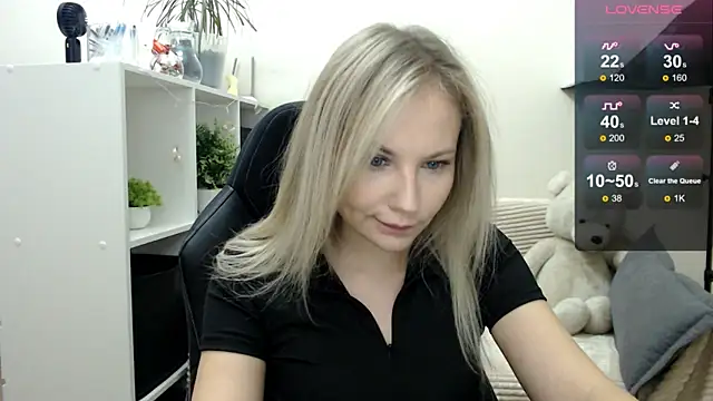 Snapshot of Sunny_bunny6 chatting on November 3, 2025, 3:23 am Sunny bunny6 online show from November 3, 2025, 3:23 am