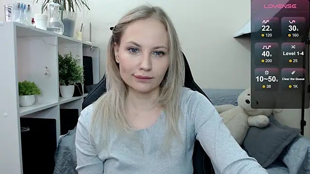 Snapshot of Sunny_bunny6 chatting on October 8, 2025, 5:31 am Sunny bunny6 online show from October 8, 2025, 5:31 am