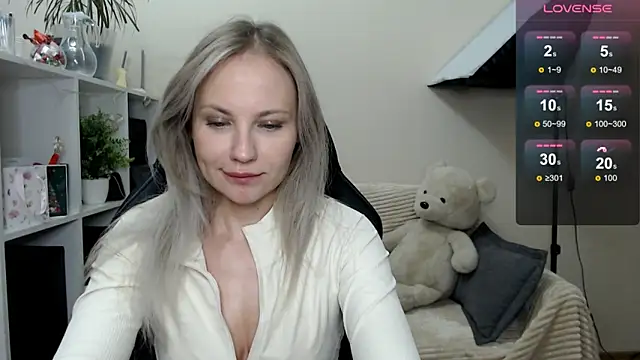 Snapshot of Sunny_bunny6 chatting on November 12, 2025, 5:17 pm Sunny bunny6 online show from November 12, 2025, 5:17 pm