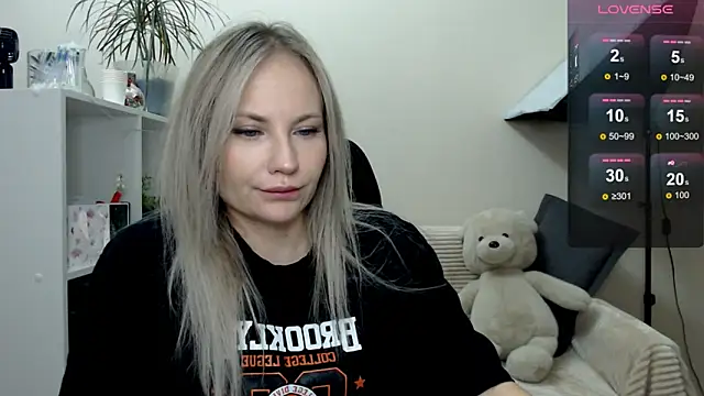 Snapshot of Sunny_bunny6 chatting on December 1, 2025, 4:13 am Sunny bunny6 online show from December 1, 2025, 4:13 am