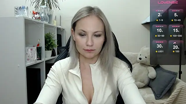 Snapshot of Sunny_bunny6 chatting on November 12, 2025, 4:49 am Sunny bunny6 online show from November 12, 2025, 4:49 am