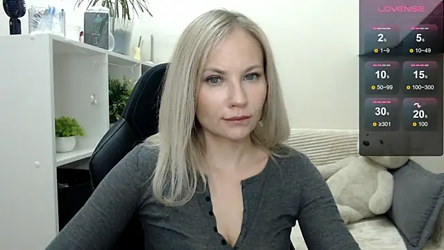 Snapshot of Sunny_bunny6 chatting on October 30, 2025, 4:33 am Sunny bunny6 online show from October 30, 2025, 4:33 am