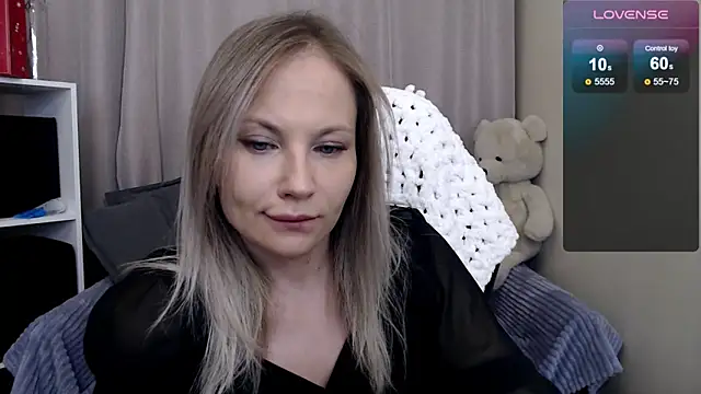 Sunny bunny6 online show from February 9, 2026, 7:45 pm