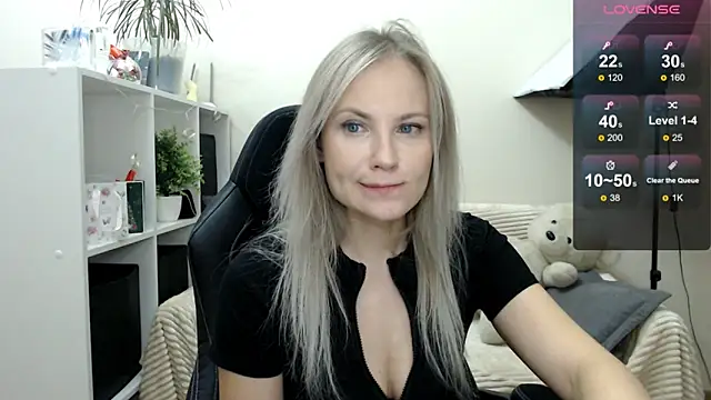 Snapshot of Sunny_bunny6 chatting on November 11, 2025, 4:40 am Sunny bunny6 online show from November 11, 2025, 4:40 am