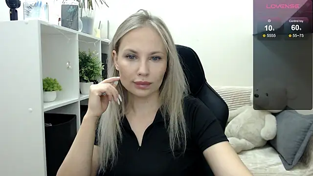 Snapshot of Sunny_bunny6 chatting on October 29, 2025, 4:11 am Sunny bunny6 online show from October 29, 2025, 4:11 am