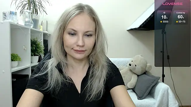 Snapshot of Sunny_bunny6 chatting on October 15, 2025, 2:43 am Sunny bunny6 online show from October 15, 2025, 2:43 am