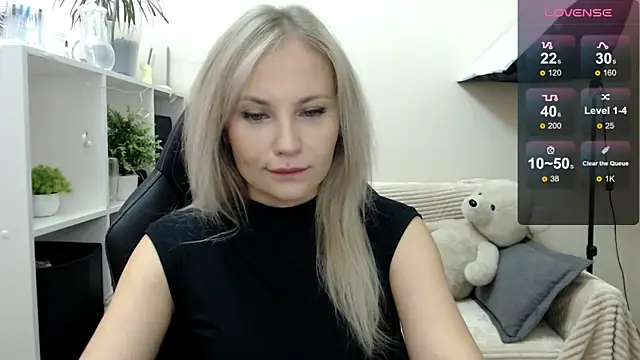 Snapshot of Sunny_bunny6 chatting on October 22, 2025, 3:50 am Sunny bunny6 online show from October 22, 2025, 3:50 am