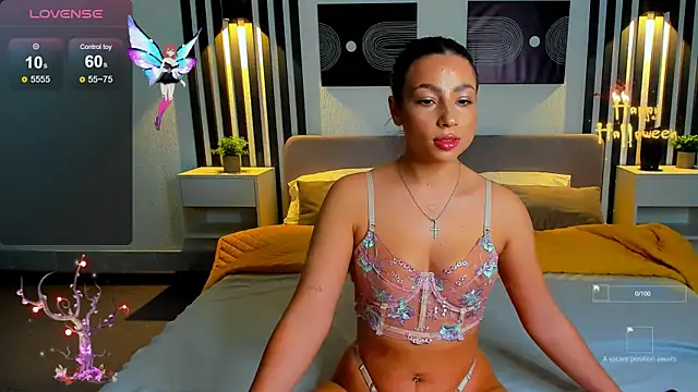 Snapshot of Tanita_Lambic chatting on October 14, 2025, 1:39 am Tanita Lambic online show from October 14, 2025, 1:39 am