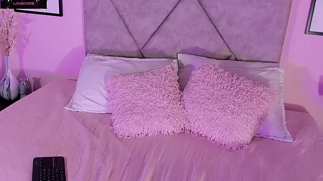 Emilyh  online show from November 13, 2025, 11:03 am