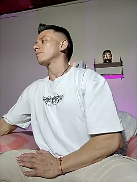 Andrewfalcon online show from December 17, 2025, 9:09 pm