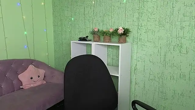 Nika Kitten online show from May 4, 2026, 11:13 am