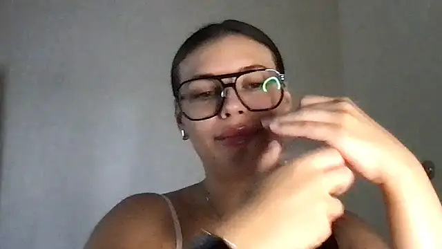 Snapshot of MoonriseGoddess chatting on July 6, 2026, 10:11 am MoonriseGoddess online show from July 6, 2026, 10:11 am