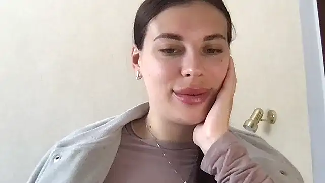MoonriseGoddess online show from May 4, 2026, 8:06 am