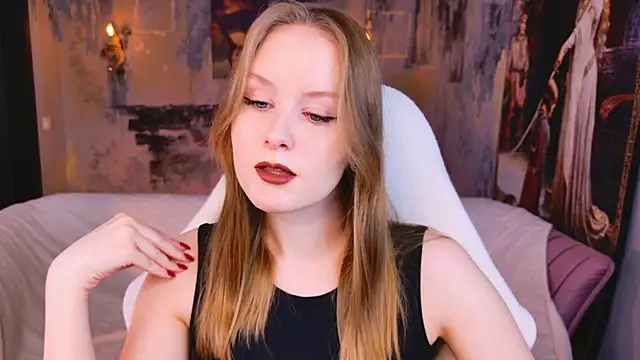 VivienLeeigh online show from March 22, 2026, 5:10 am