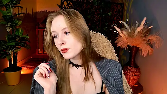 VivienLeeigh online show from April 29, 2026, 5:11 am