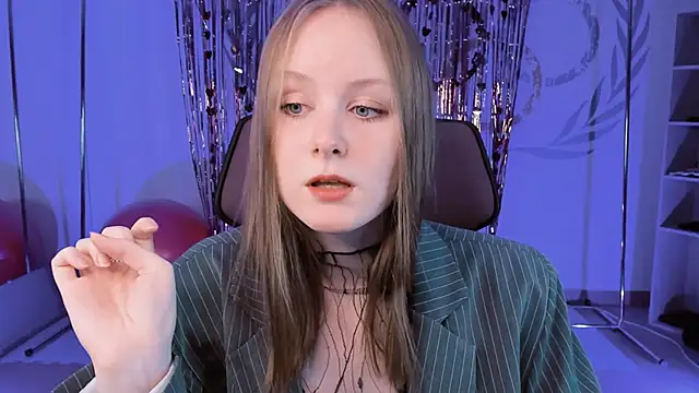 VivienLeeigh online show from February 16, 2025, 9:04 am
