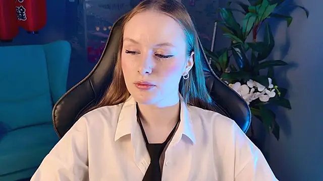 Snapshot of VivienLeeigh chatting on November 10, 2025, 10:09 am VivienLeeigh online show from November 10, 2025, 10:09 am