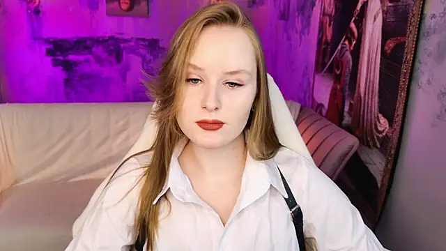 VivienLeeigh online show from May 2, 2026, 5:23 am