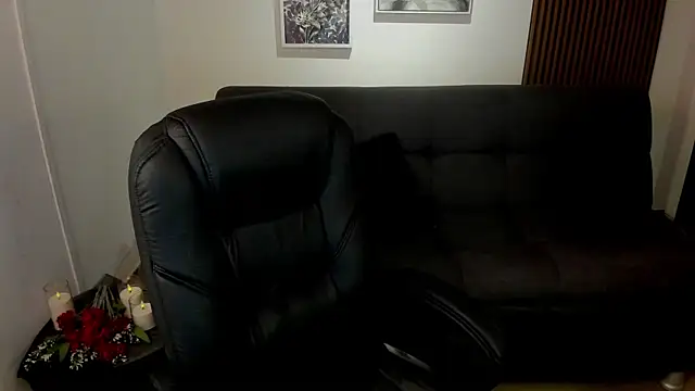 crimson tati  online show from November 19, 2025, 4:23 am