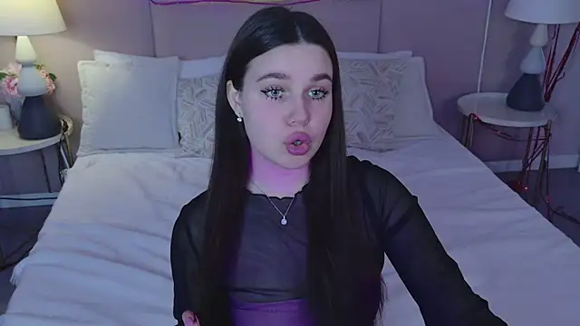 RihannaRose online show from February 18, 2025, 4:03 pm
