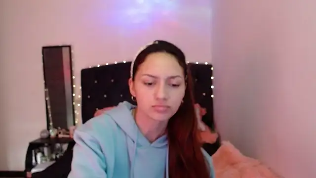 Snapshot of holy_juli chatting on July 26, 2026, 4:58 pm holy juli online show from July 26, 2026, 4:58 pm