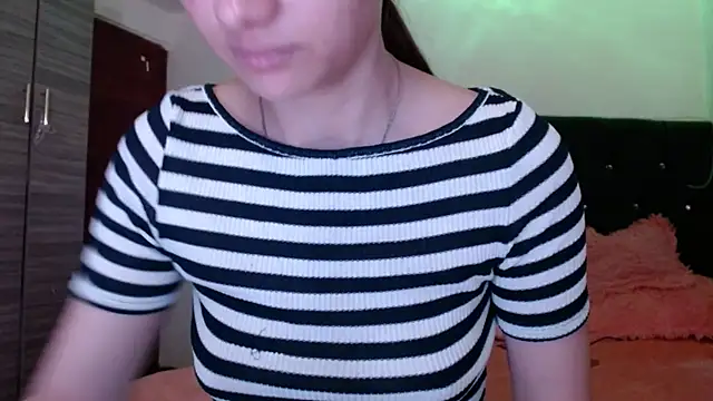 Snapshot of holy_juli chatting on July 16, 2026, 3:58 am holy juli online show from July 16, 2026, 3:58 am