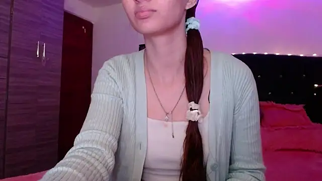 Snapshot of holy_juli chatting on July 14, 2026, 3:33 am holy juli online show from July 14, 2026, 3:33 am