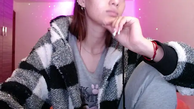 holy juli online show from May 3, 2026, 2:49 am