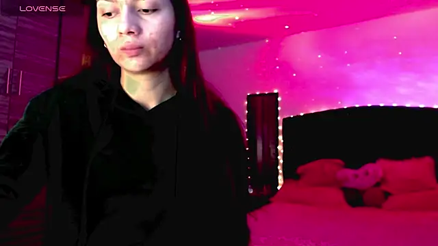 holy juli online show from November 17, 2025, 4:16 am