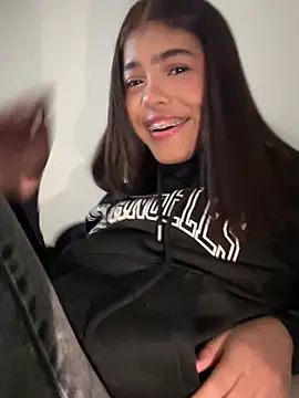 Snapshot of KellyOlsenbe chatting on March 10, 2026, 8:46 pm KellyOlsenbe online show from March 10, 2026, 8:46 pm