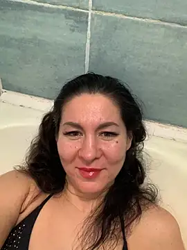 Snapshot of Tina_Moretti chatting on March 16, 2025, 6:44 pm Tina Moretti online show from March 16, 2025, 6:44 pm