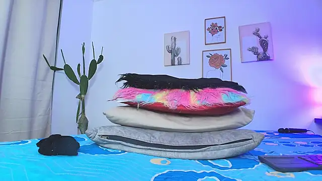 miwa cute online show from February 13, 2025, 2:01 am