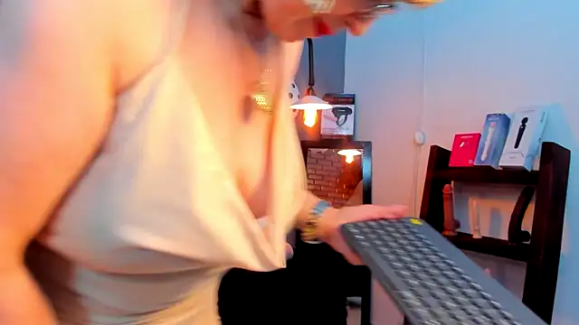 Samantha mature56 online show from June 28, 2026, 2:40 am