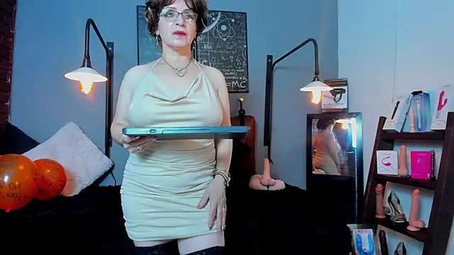 Samantha mature56 online show from May 4, 2026, 2:15 am
