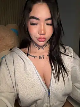 Nickiiiii online show from November 9, 2025, 6:39 am