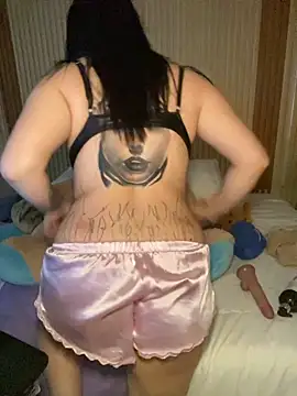 Nickiiiii online show from October 19, 2025, 6:16 am