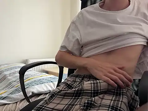 Snapshot of simoneqq chatting on September 30, 2025, 11:27 am simoneqq online show from September 30, 2025, 11:27 am