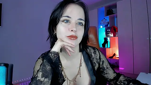 Snapshot of mollyposhh chatting on June 28, 2026, 7:42 pm mollyposhh online show from June 28, 2026, 7:42 pm