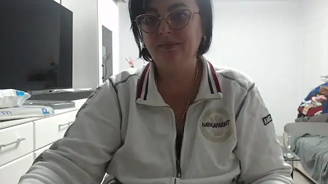 Amandamuller1982 online show from November 17, 2025, 7:40 pm