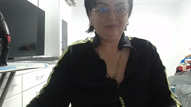 Amandamuller1982 online show from November 11, 2025, 2:17 am