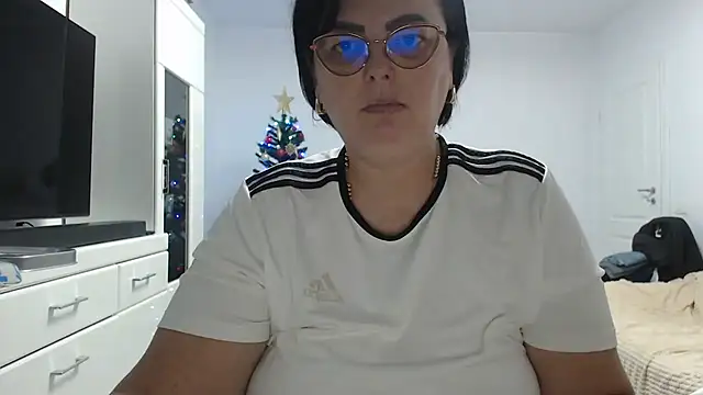 Amandamuller1982 online show from December 18, 2025, 11:08 pm