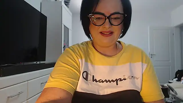 Snapshot of Amandamuller1982 chatting on July 12, 2026, 10:05 am Amandamuller1982 online show from July 12, 2026, 10:05 am