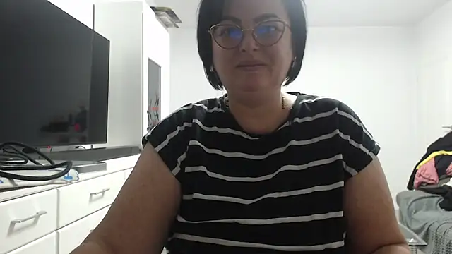 Amandamuller1982 online show from October 17, 2025, 10:33 pm