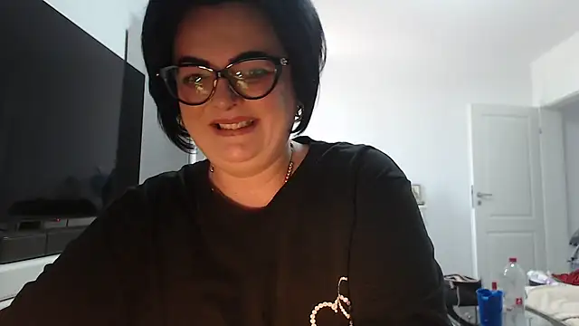 Snapshot of Amandamuller1982 chatting on July 5, 2026, 1:29 pm Amandamuller1982 online show from July 5, 2026, 1:29 pm