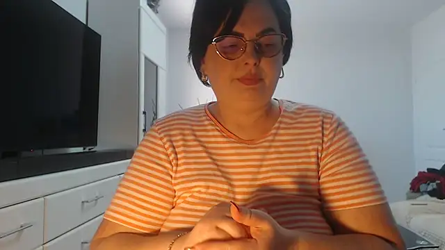 Amandamuller1982 online show from April 24, 2026, 7:21 am